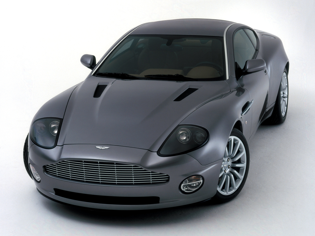 Aston Martin V12 Vanquish//С оглядкой
